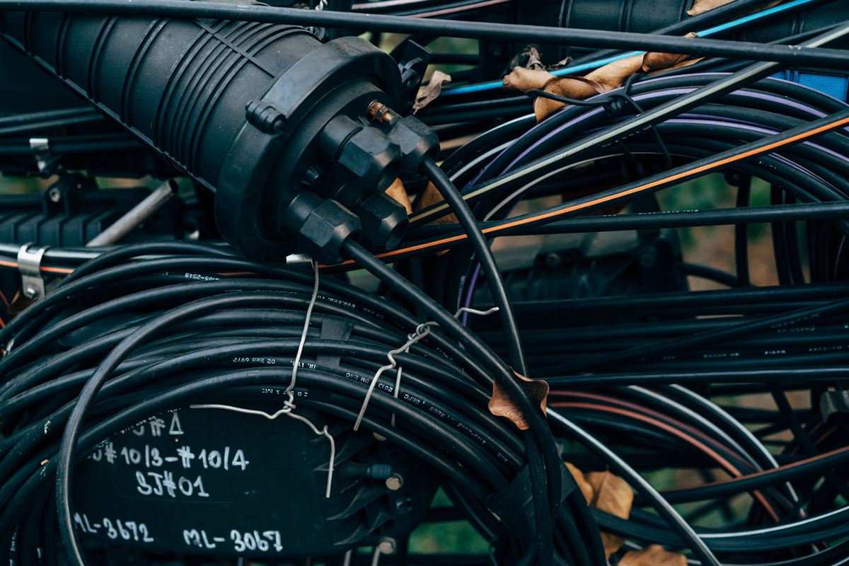 Fibre optic cabling and a splice closure on a distribution pole
